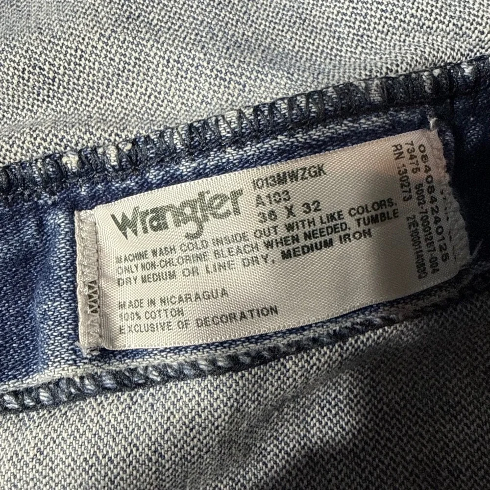 Wrangler 1013MWZGK Cowboy Cut Blue Jeans Mens 36x32 Denim Made in Nic